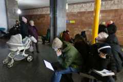 Люди в метро