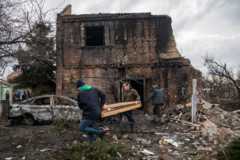 Жилой дом, разрушенный в результате обстрела