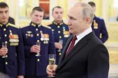 Путин с шампанским