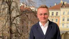 Ο δήμαρχος του Lviv Andriy Sadovyi μιλώντας σε δημοσιογράφους
