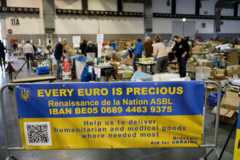 Ну пункте сбора помощи украинцам в субботу в Брюсселе