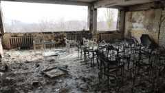 Школа в Мариуполе после обстрела