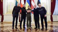 Рукопожатие пяти президентов