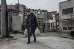 Άμαχοι που φεύγουν από το Ντόνετσκ και το Λουχάνσκ βρίσκουν καταφύγιο σε έναν ξενώνα στο Ντνίπρο στις 11 Απριλίου