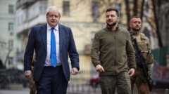 Британии Борис Джонсон совершил прогулку по Киеву в компании Владимира Зеленского