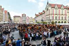 7676 гитаристов