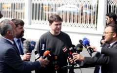 Ο Mykhaylo Podolyak μιλά στους δημοσιογράφους