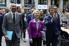 Шарль Мишель, Урсула фон дер Ляйен, Эммануэль Макрон