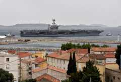 Американский авианосец "Гарри Труман" в Марселе