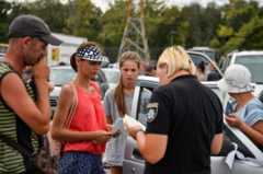 Жители Энергодара, которым удалось покинуть город, размещаются в центре для беженцев в Звпорожье