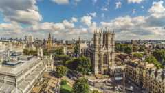 کلیسای وستمینستر در مرکز شهر لندن قرار دارد