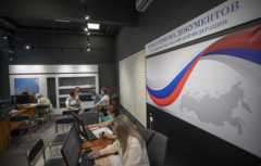 Российские власти организовали на оккупированных территориях пункты выдачи российских паспортов и приглашают на них западных журналистов