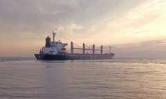 Балкер в море у Одессы