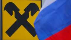 Лого Райффайзен и российский флаг
