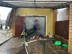 пострадавшее от обстрела здание в Харьковской области