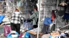 люди в развалинах