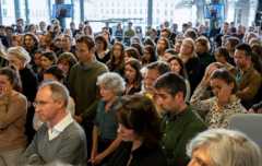 Минута молчания в офисе AFP