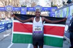 Rhonex Kipruto holds the 10k road race world record