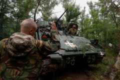 Украинские военные на бронемашине Bradlеу в Запорожской области