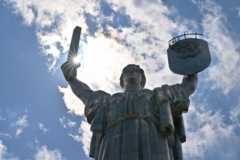 Работы по замене советского герба на скульптуре уже начались