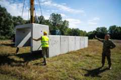 Румынские военные строят укрытие недалеко от границы с Украиной