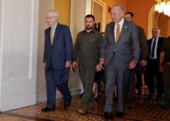 Лидер республиканского меньшинства в Сенате Митч Макконнелл, Владимир Зеленский и спикер Сената Чак Шумер