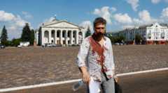 Окровавленный мужчина в Чернигове