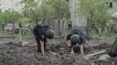 Саперы на месте субботнего удара по Харькову управляемыми авиабомбами