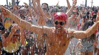 Israelis without masks