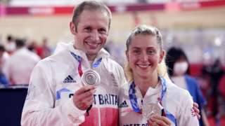Jason and Laura Kenny with silver medals