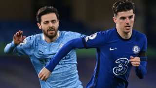 Manchester City's Bernardo Silva chases Chelsea's Mason Mount