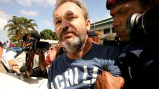Australian conman Peter Foster is handed to Fijian police after being discharged from a Suva Hospital after ending a seven day hunger strike, Fiji, 6 November 2006