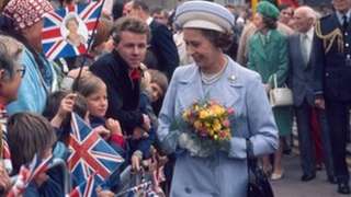 Queen Elizabeth ll greets the public during a Silver Jubilee walkabout in January 1977 in London