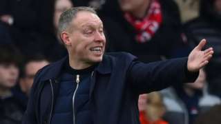 Nottingham Forest boss Steve Cooper gesturing on the touchline