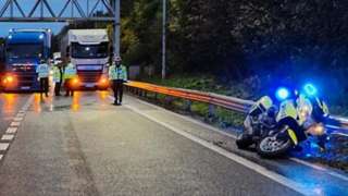 Lorry crash on M25