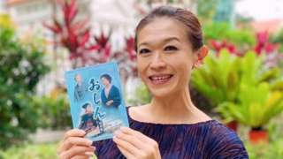 Fan Kit Ow holding Oshin DVD