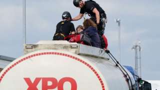 oil protesters and police