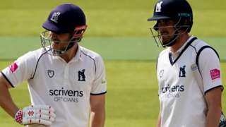 Sam Hain and Will Rhodes at the crease for Warwickshire