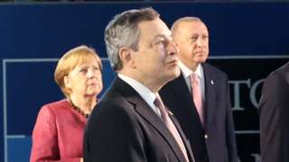 Almanya Başbakanı Merkel, İtalya Başbakanı Draghi ve Cumhurbaşkanı Erdoğan NATO aile fotoğrafında