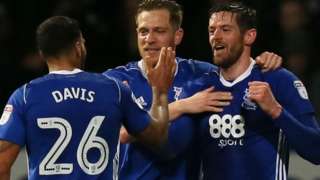 Lukas Jutkiewicz (right)