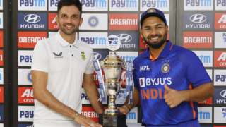 South Africa captain Keshav Maharaj and India skipper Rishabh Pant with the T20 series trophy