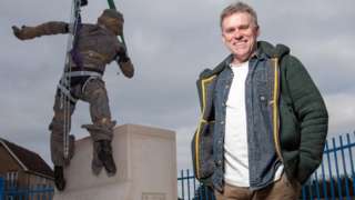 Sean Hedges-Quinn with Kevin Beattie statue