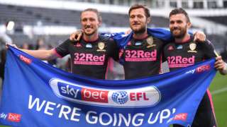 Leeds celebrate winning promotion