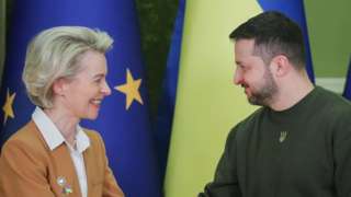 Ukrainian President Volodymyr Zelensky (R) and European Commission President Ursula von der Leyen (L) shake hands after a joint press conference following their meeting in Kyiv