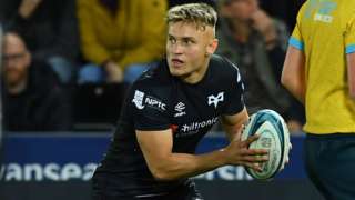Harri Morgan in action for Ospreys