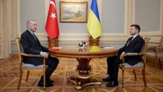 Cumhurbaşkanı Recep Tayyip Erdoğan, Rus lider Vladimir Putin ile görüşmesini Türkiye'de yapması yönünde Ukrayna Devlet Başkanı Vladimir Zelenskiy ile görüş birliğine vardıklarını dile getirdi. Kremlin Sözcüsü Peskov ise bu konuda herhangi bir anlaşmanın henüz sağlanmadığını vurguladı.