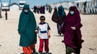 women in al-hol camp