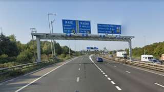 Lorry overturns on M5
