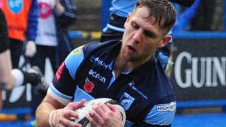Tom Williams scores a try for Cardiff Blues