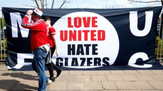 'Love United Hate Glazers' banner